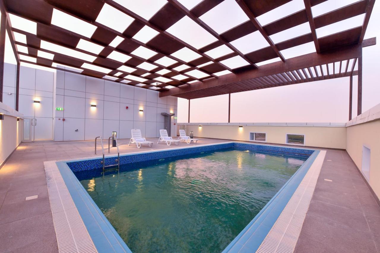Saray Deluxe Hotel Apartments Abu Dhabi Exterior photo Rooftop swimming pool