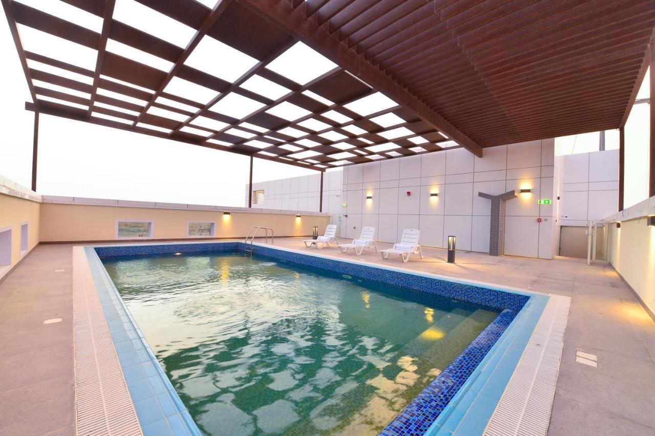 Saray Deluxe Hotel Apartments Abu Dhabi Exterior photo Swimming pool