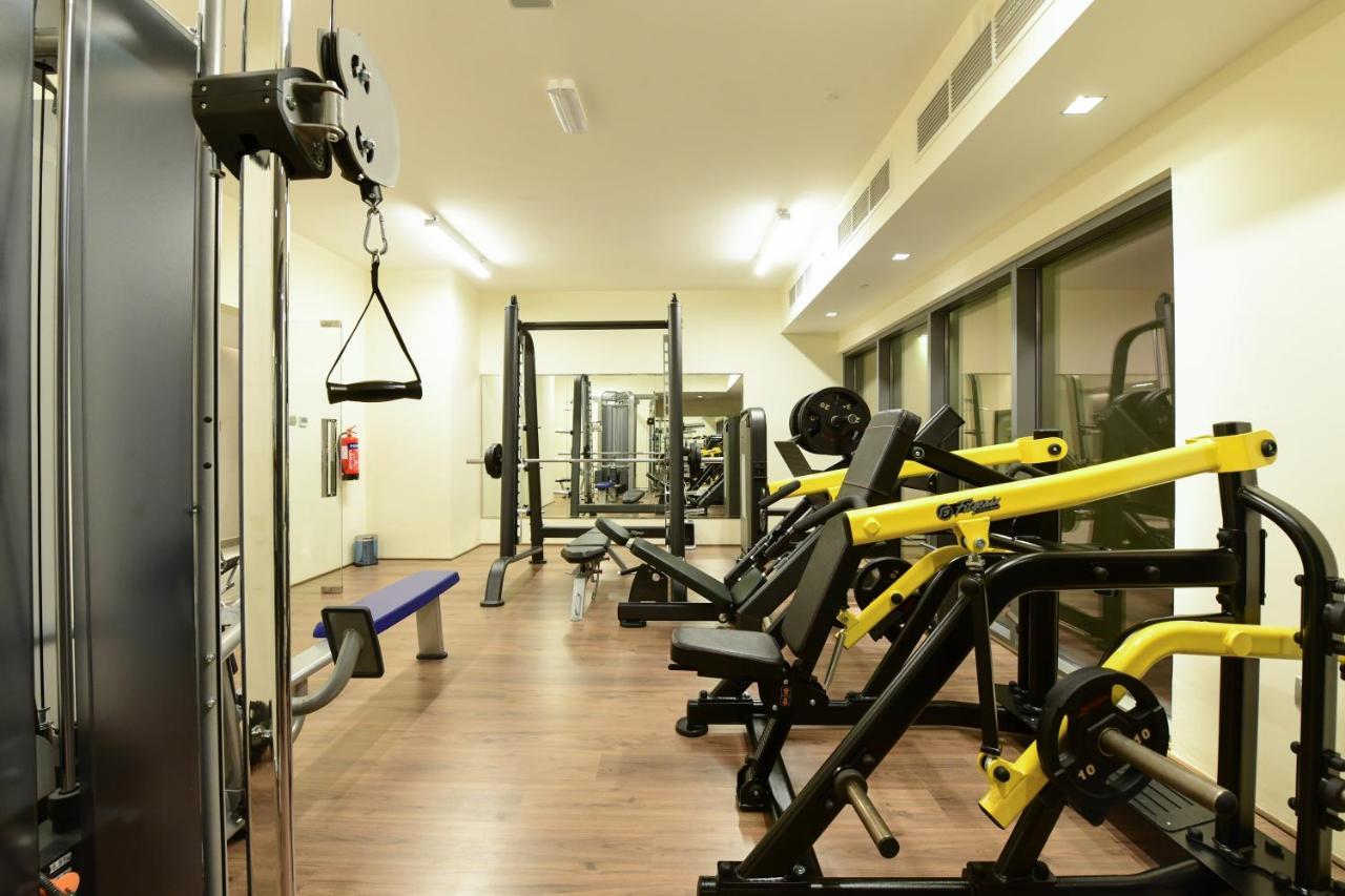 Saray Deluxe Hotel Apartments Abu Dhabi Exterior photo A gym in a hotel