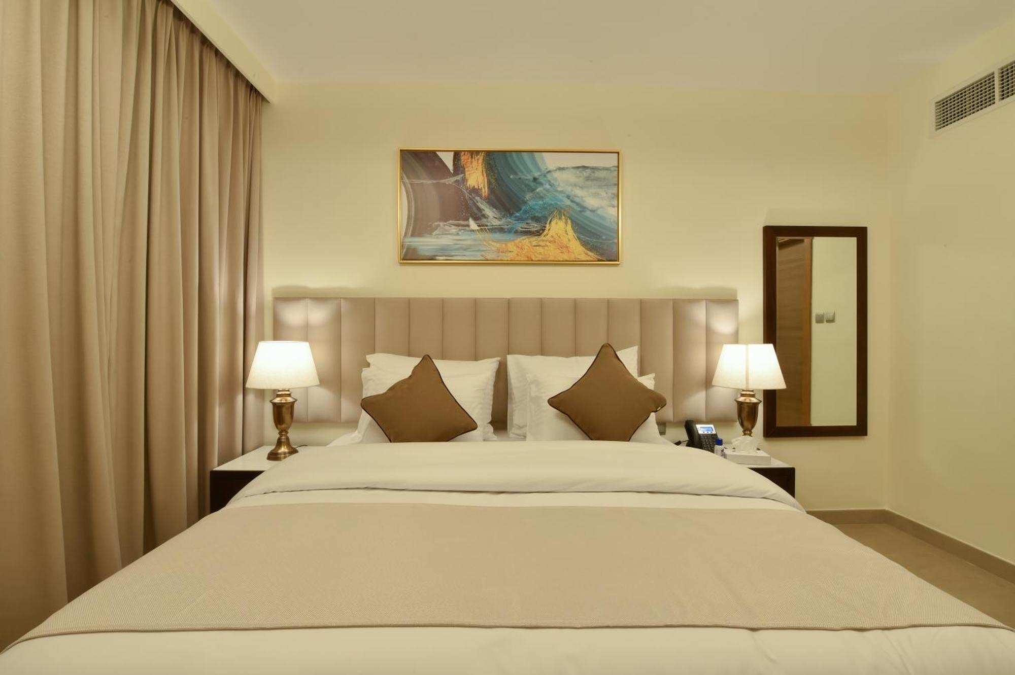 Saray Deluxe Hotel Apartments Abu Dhabi Room photo A bedroom at the hotel